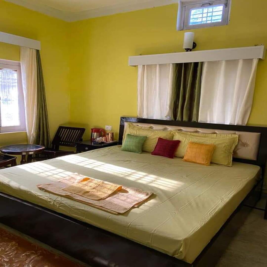 F5 Homestay - Tap to explore photos