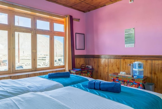 Black Top Border Homestay