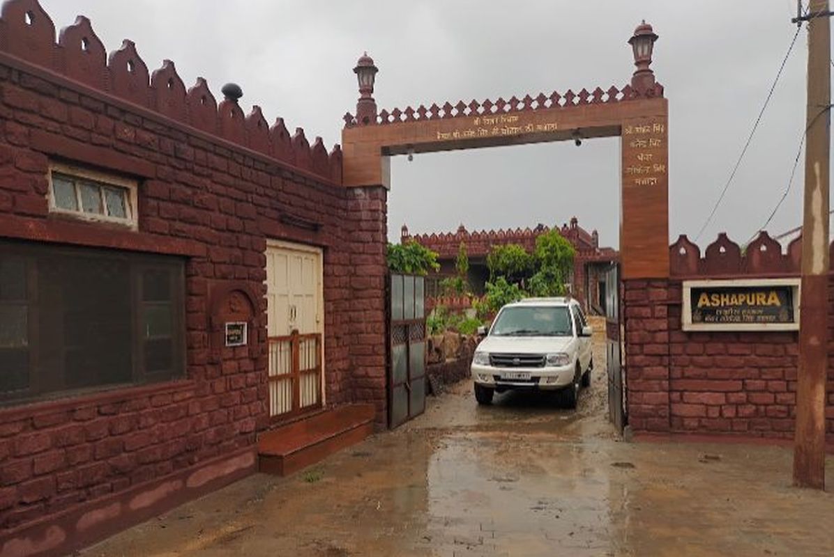 Jakhira Heritage Guest House, Sajara - Tap to explore photos