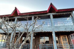 The Pine Reetreat, Jainti