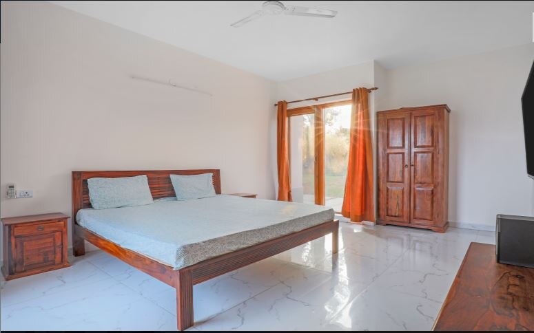 Ansal Aravalli 368 - Luxury 4-bedroom farmhouse - Tap to explore photos