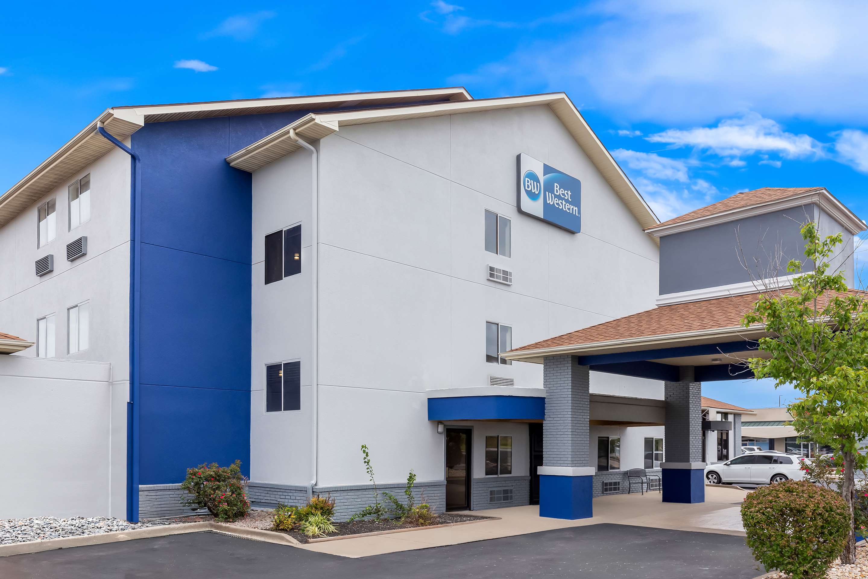 Best Western Saluki Inn - Tap to explore photos
