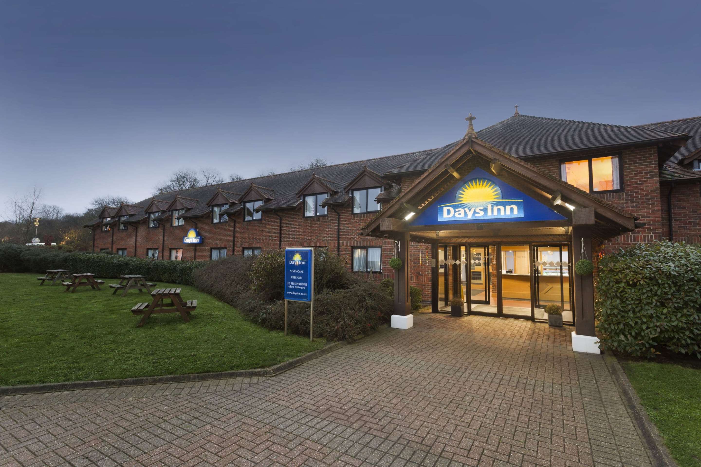 Days Inn by Wyndham Sevenoaks Clacket Lane - Tap to explore photos