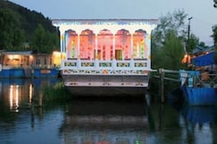 HOUSEBOAT KINGS PARADISE, Srinagar