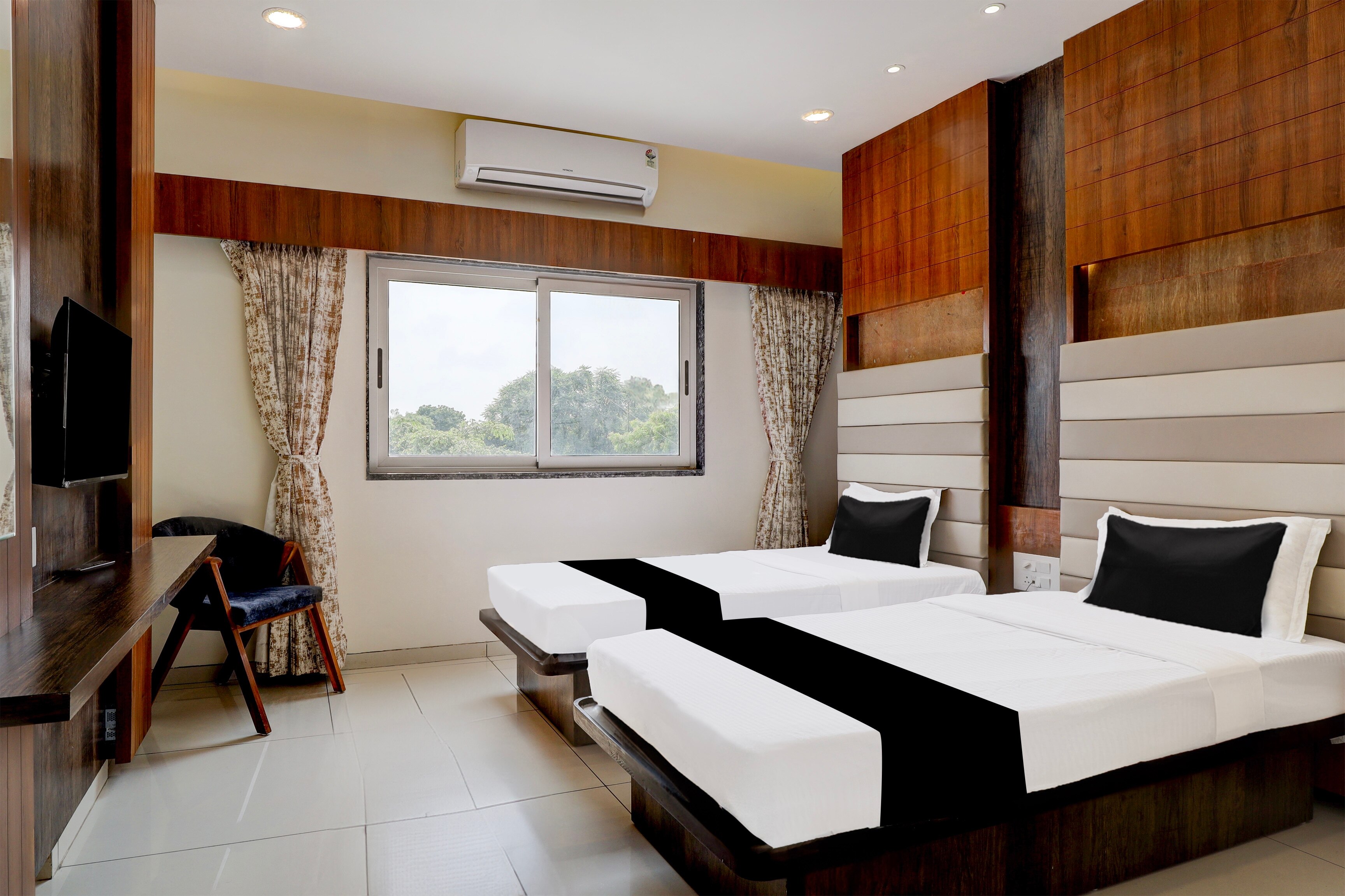 Hotel O SHREEJI - Tap to explore photos