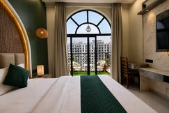 Cozycostays | Top Floor | Omaxe Hazratganj |, Lucknow