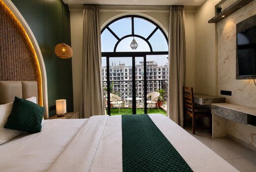 Cozycostays | Top Floor | Omaxe Hazratganj |