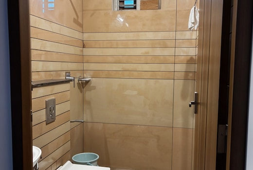 Lakesong Homestay 3BR-FF with Pool by Homeyhuts