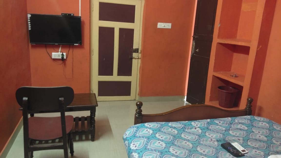 FAMILY GUEST HOUSE NEAR BUS STAND - Tap to explore photos