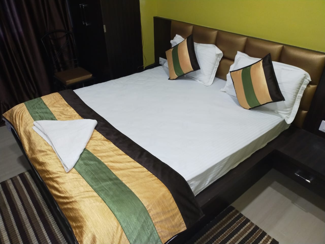 HOTEL GANPATI INN, DEOGHAR - Tap to explore photos