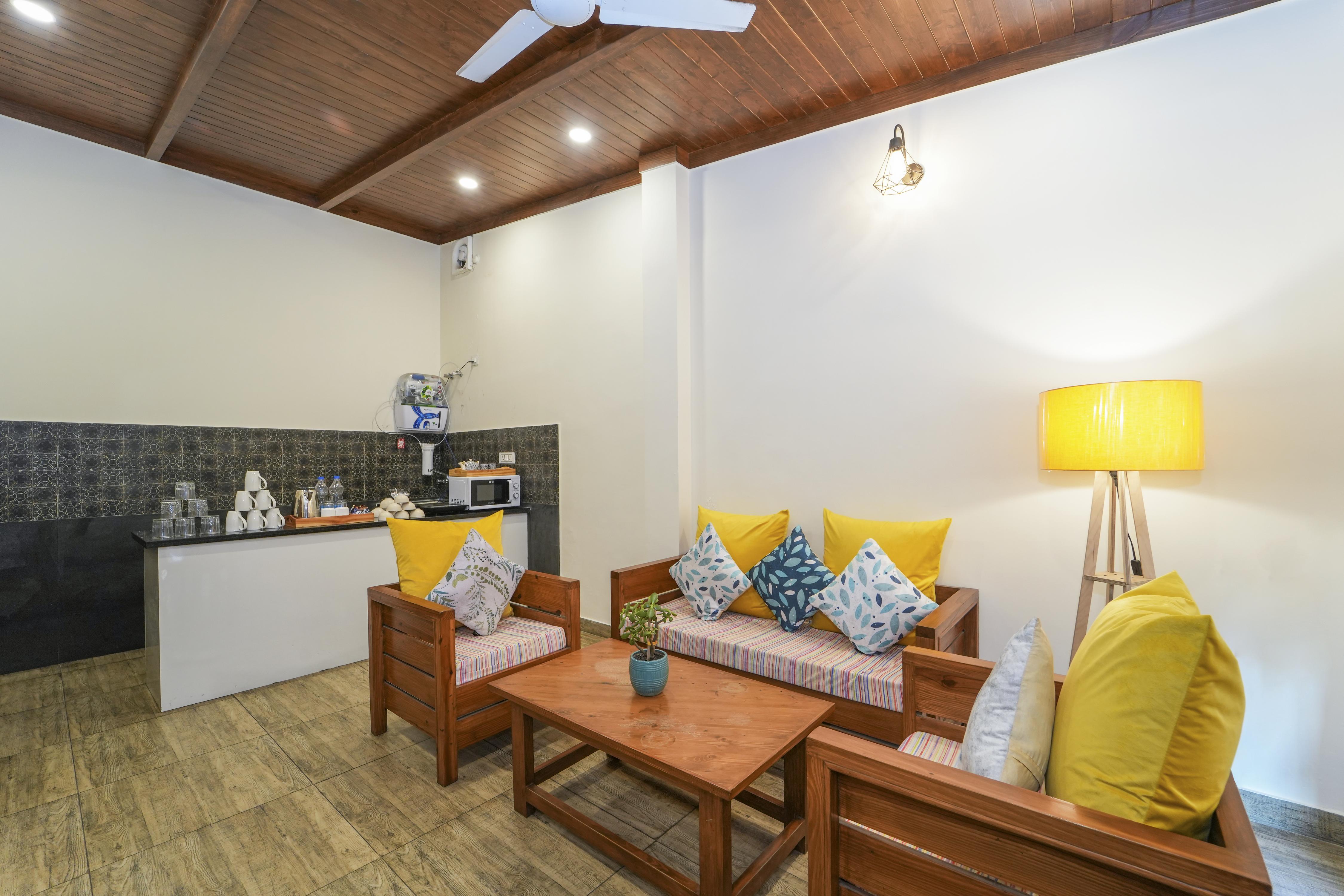 Aperol 1 BHK | 1 Km from Mall Road - Tap to explore photos