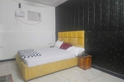 Hotel O Ghunghru, Gohana