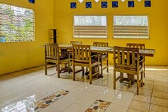 Hotel O Family Blitar, Blitar