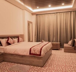 SUPERIOR TEA GARDEN VIEW ROOM WITH BALCONY