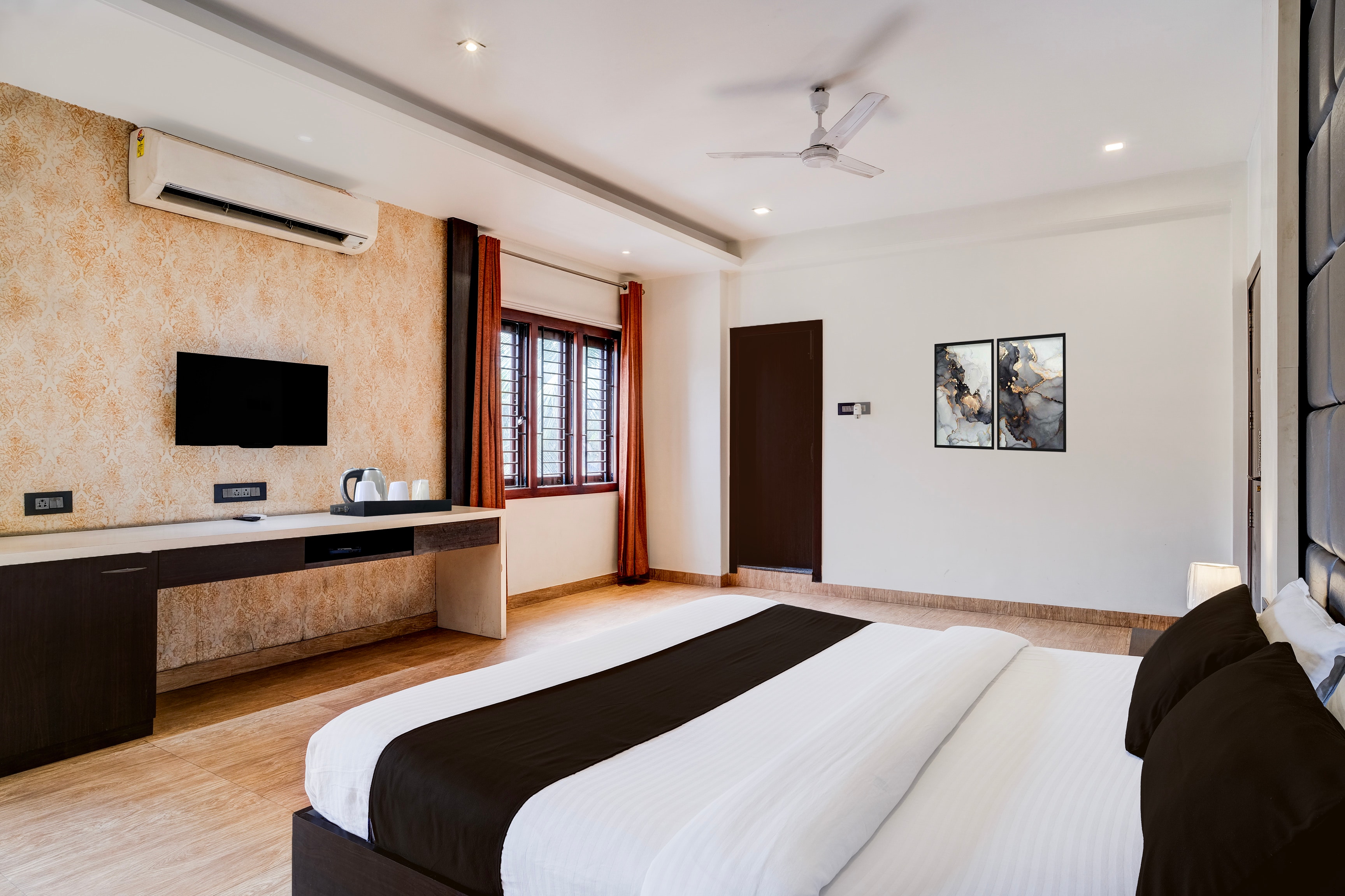 Super Townhouse OAK Guwahati Railway Station Formerly Niharika Guest House - Tap to explore photos