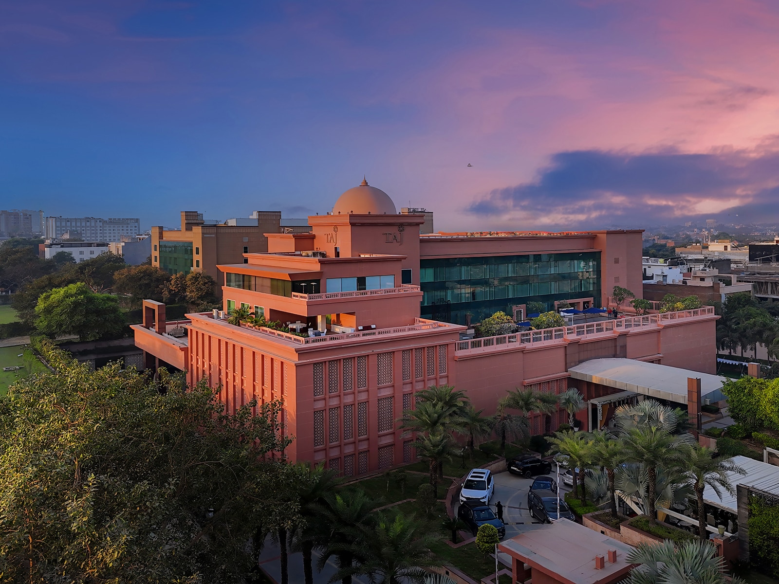 Luxury Hotel in Agra