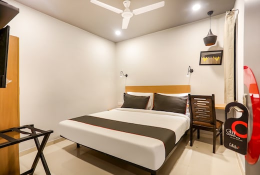 Collection O Le Noida Hotel Near Sector 76 Metro Station