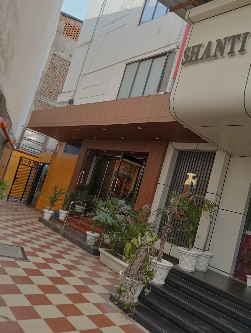 Hotel Shanti Inn Varanasi - Tap to explore photos
