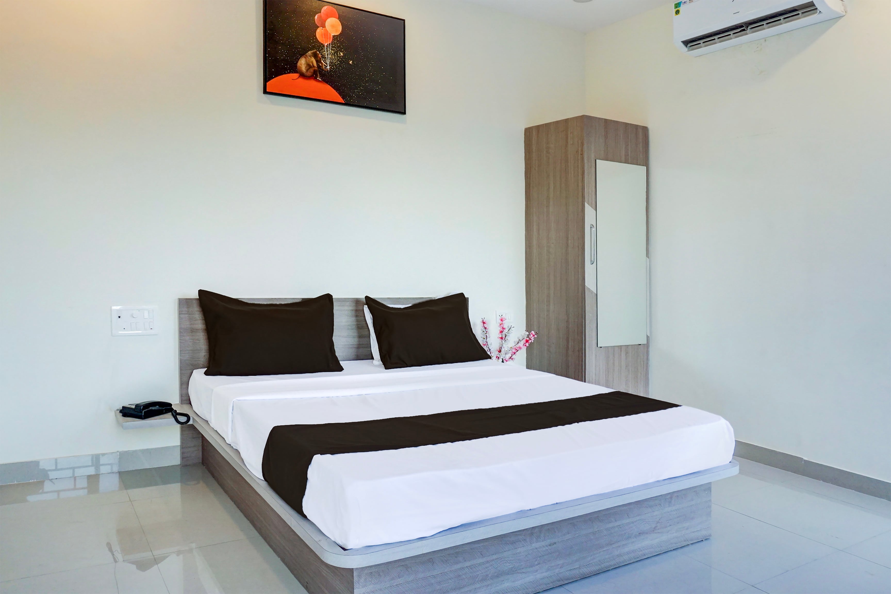 Hotel O Atithi Executive - Tap to explore photos