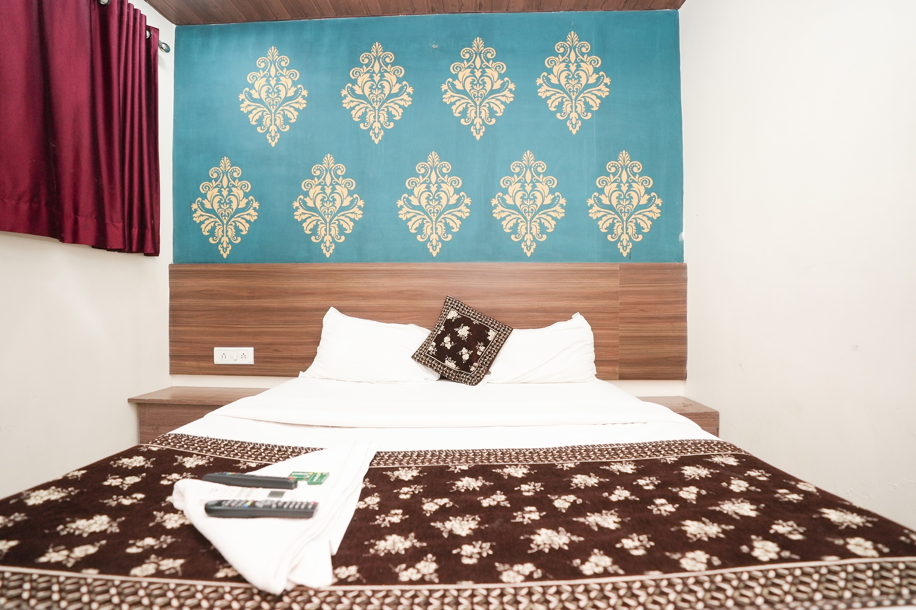 HOTEL MUMBAI RESIDENCY - Tap to explore photos