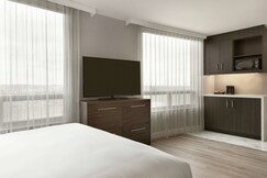 Embassy Suites by Hilton Montreal Airport, Roussillon