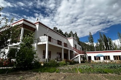 Sandfield Guest House | Rooms & Caretaker