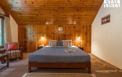 Bedroom 1 (COTTAGE 1)