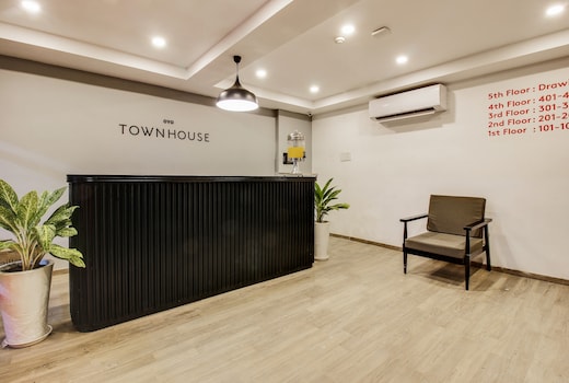 Super Townhouse 359 Begumpet Near Hyderabad Central