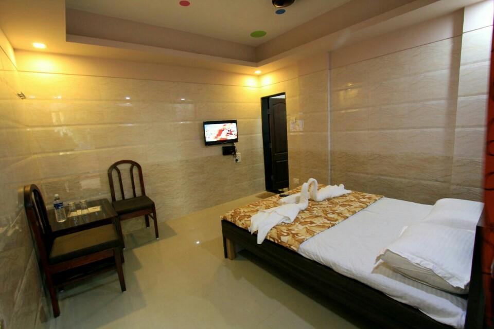 Lotus Homestay | Rooms & Caretaker - Tap to explore photos
