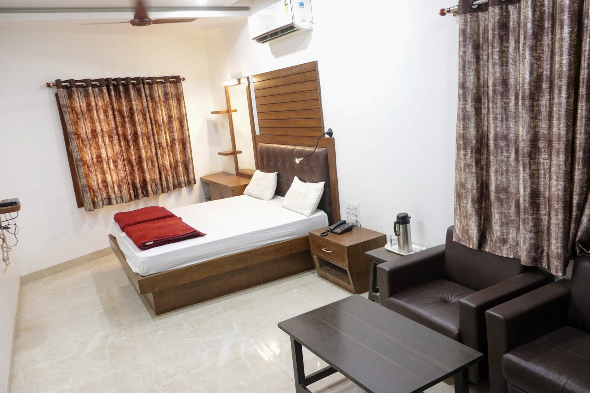 Hotel Vishwa Bharti - Tap to explore photos