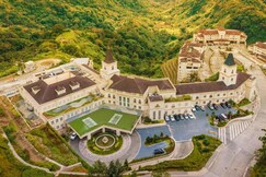 Scenic Tagaytay Getaway with Taal Views, Silang