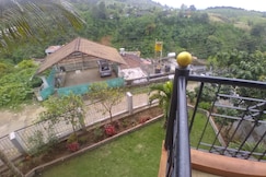 New Hill Valley FamilyStay with Hill View 1km from Madikeri Central, Coorg
