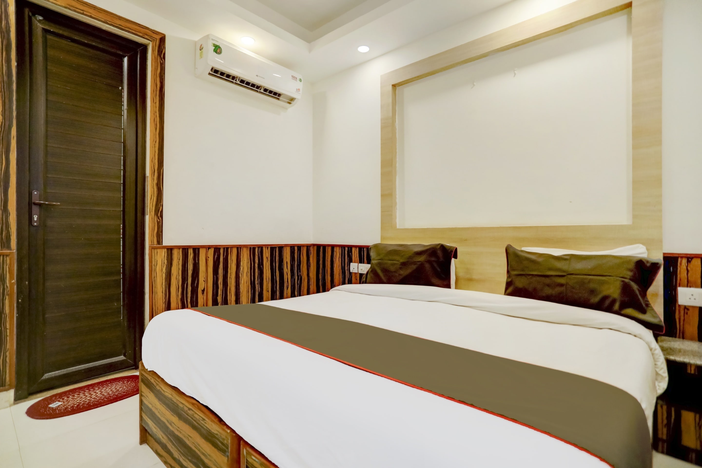 Hotel O Divy Noida Sector 50 Metro Station - Tap to explore photos