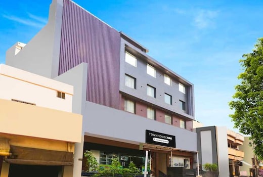 Townhouse Oak CSJMU Kanpur Formerly Shree Dev Villa