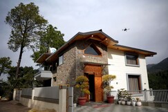 Amber Moon, Solan