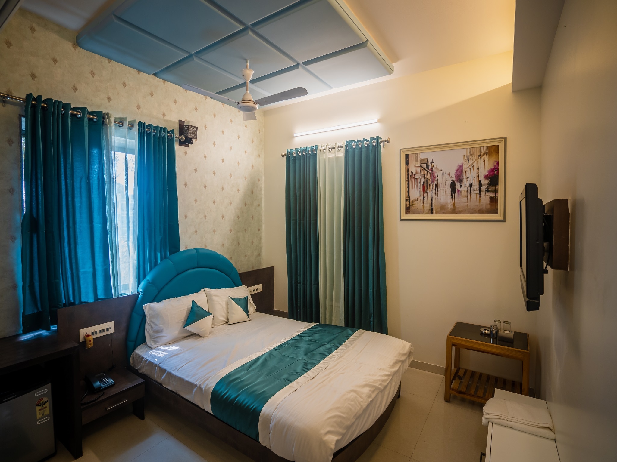 Hotel New Panchratna - Tap to explore photos
