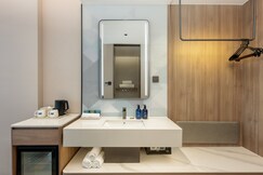 Holiday Inn Express SHANGHAI CHANGYANG ROAD by IHG, Shanghai