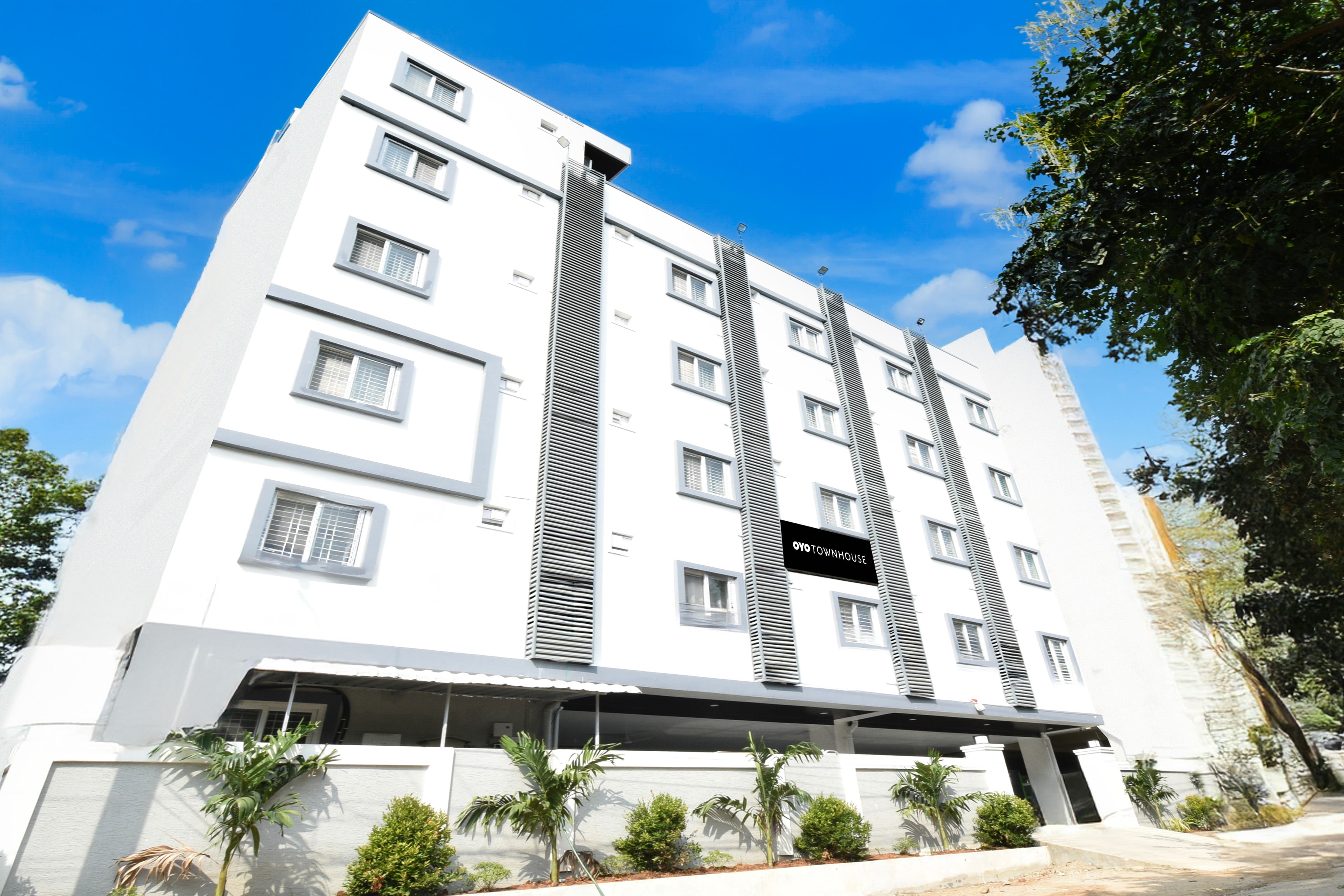 Super Townhouse IKON SUITES - Tap to explore photos