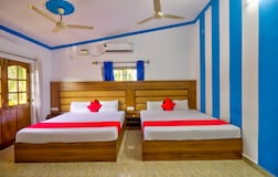 DELUXE KING SIZE ROOM