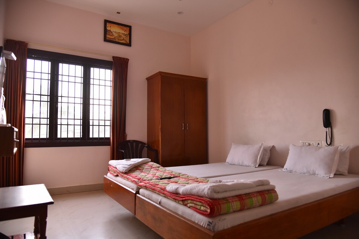R M Guest House Pondicherry Price Address Reviews