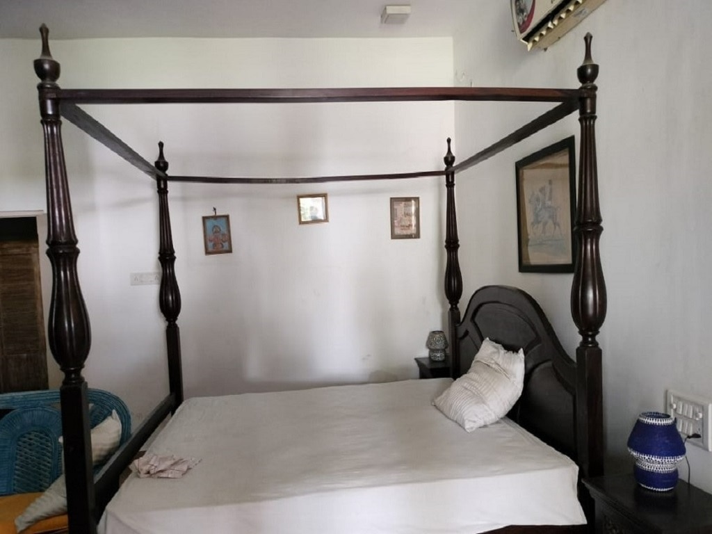 Savitri Bagh Guest House by Urabn Roots - Tap to explore photos