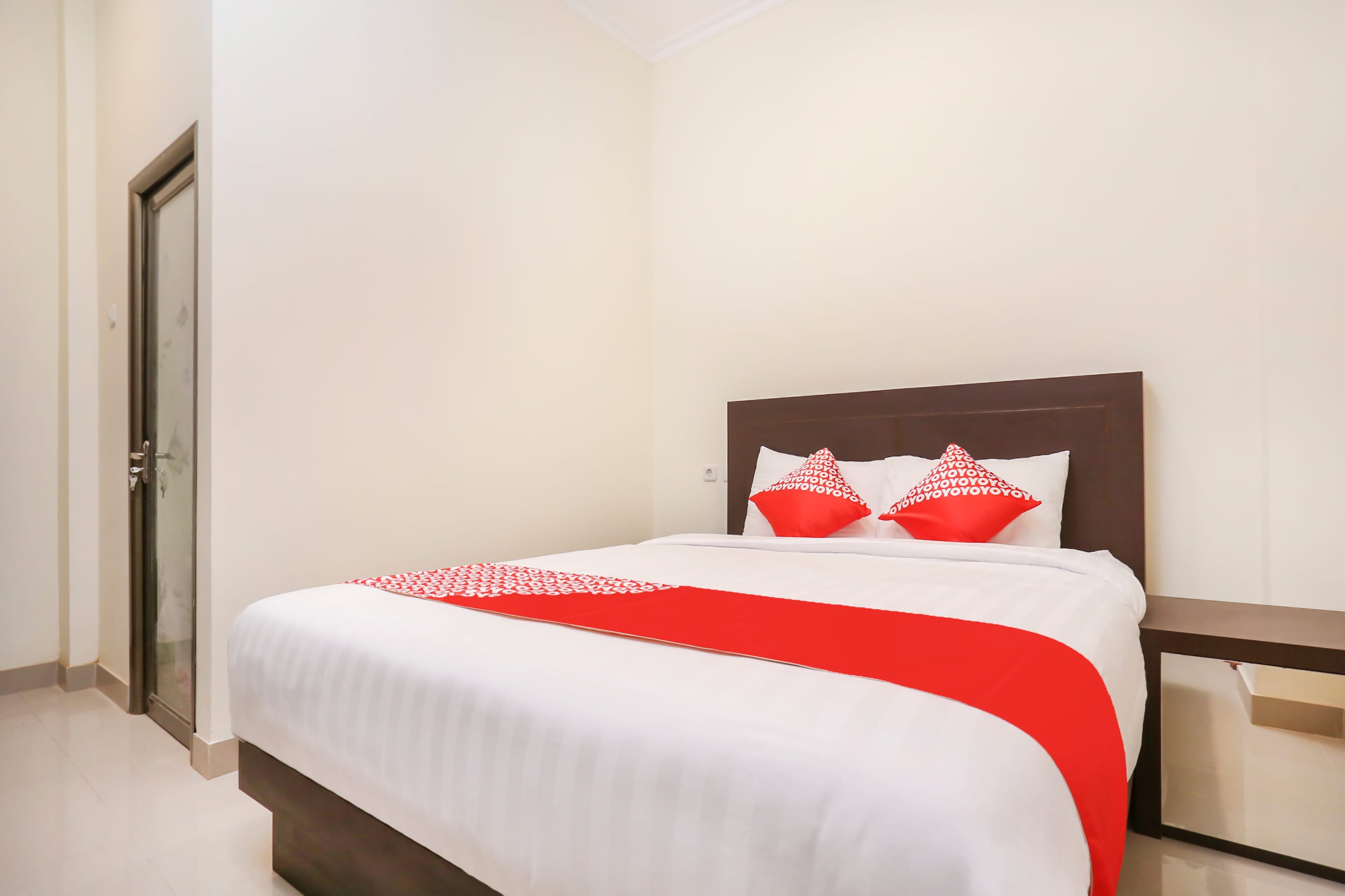 OYO Collection O 1626 Alena Residence - Tap to explore photos