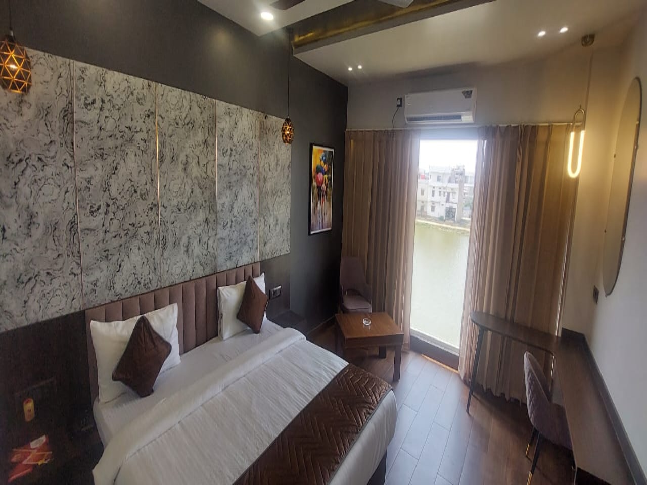 HOTEL MANAS PALACE - Tap to explore photos