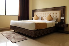 HOTEL TRIHARI (3 minutes drive to JANKI BRIDGE), Rishikesh