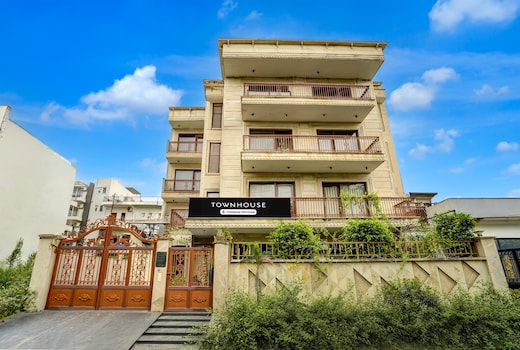 Townhouse Sector 47 Near Medanta