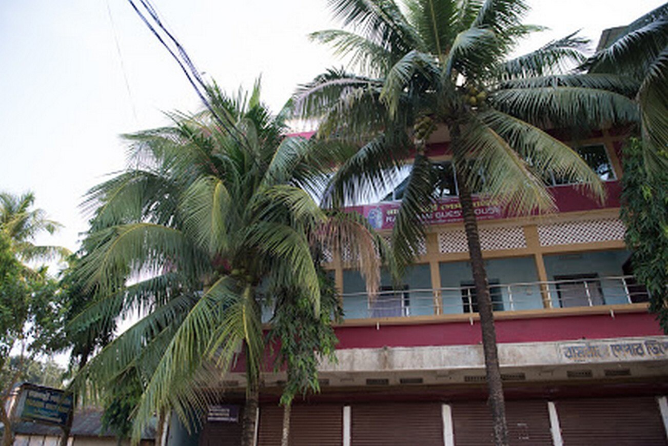 Rajlaxmi Guest House - Tap to explore photos