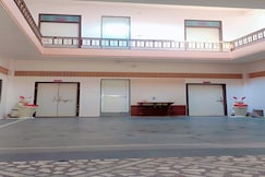 The Dream Hotel, Sikar