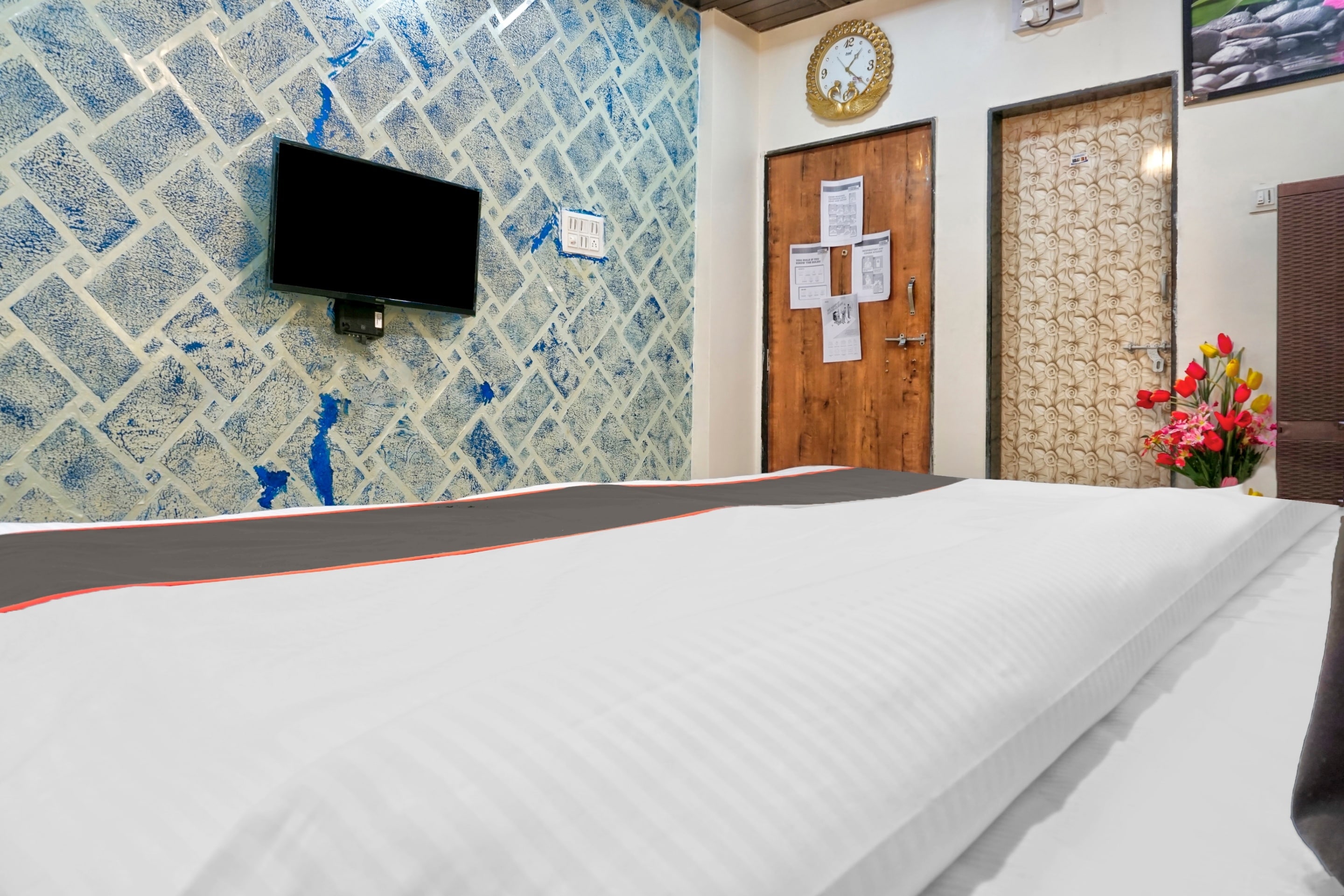Hotel O Vardhan Executive - Tap to explore photos