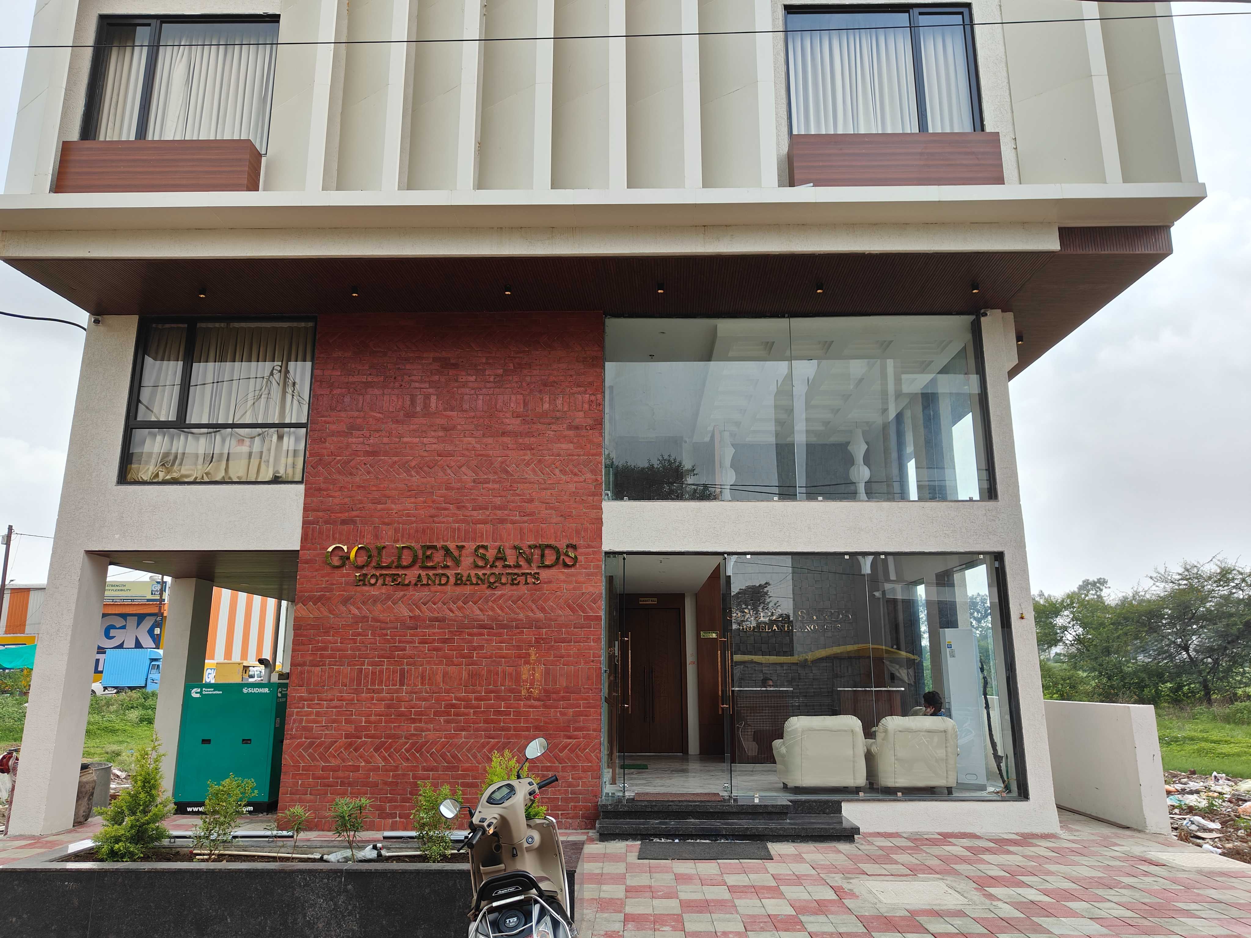 Hotel O Golden Sands Hotel And Banquets - Tap to explore photos