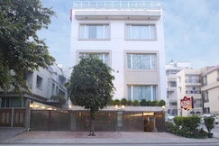 Alpina Hotels & Suites, Delhi